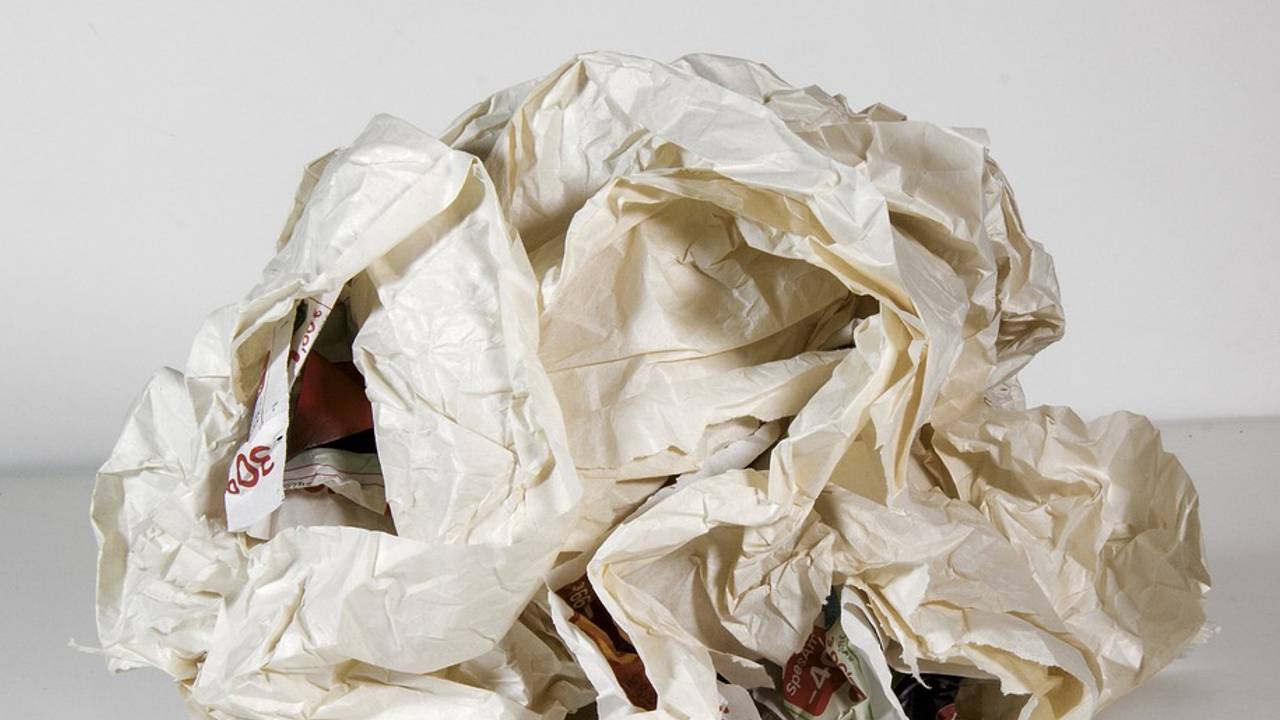 Gemeenten in hun maag met kelderende papierprijs (foto: Pixabay).