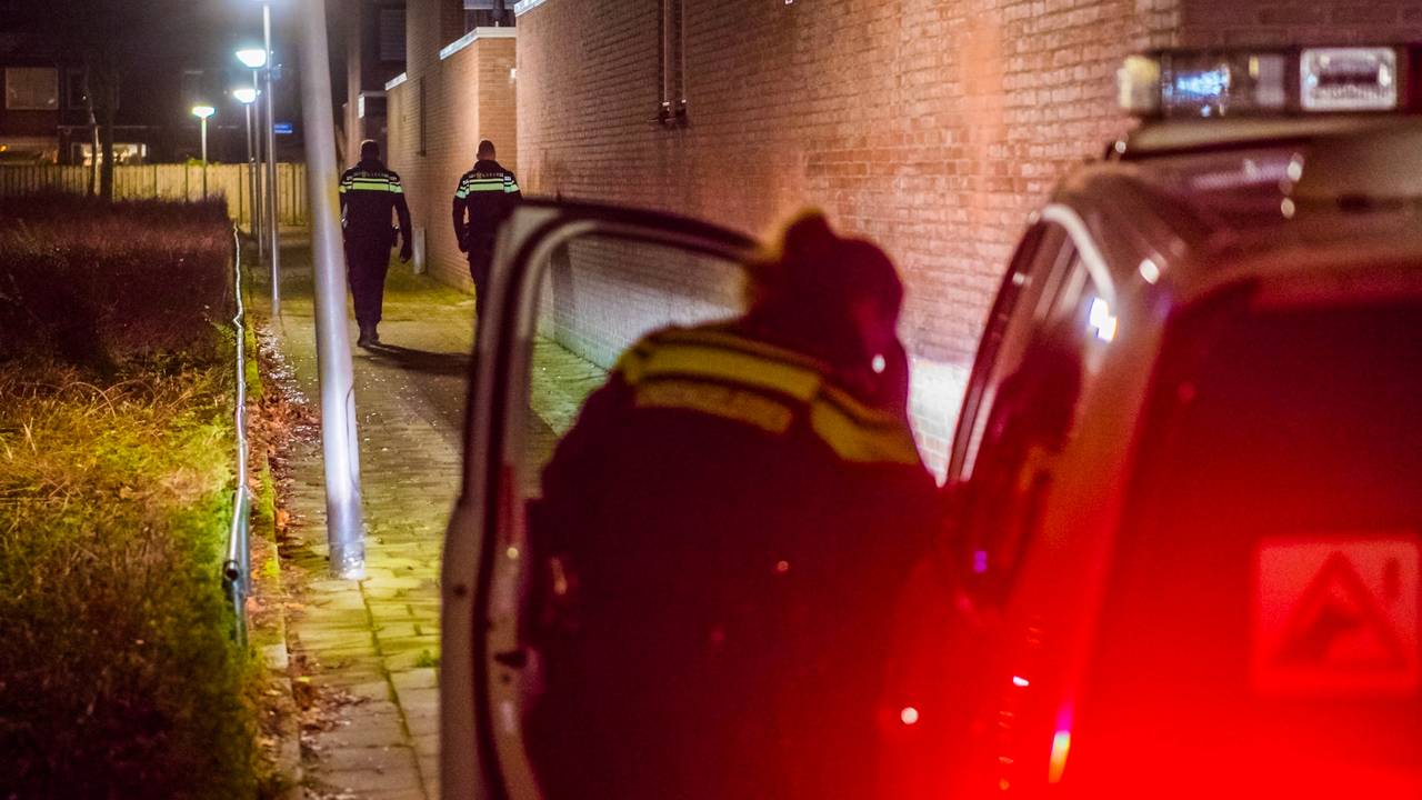 De politie deed na de steekpartij onderzoek bij de Remichweg in Eindhoven. (Foto: Sem van Rijssel)