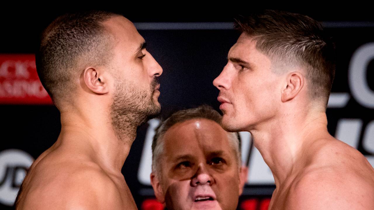 Badr Hari (l) en Rico Verhoeven (r) kijken elkaar in de ogen. (Foto: ANP)