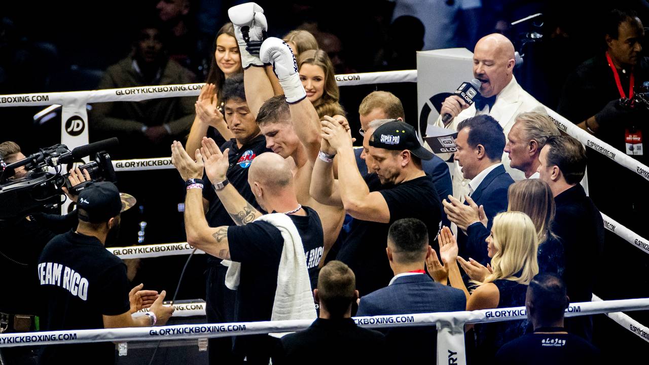 Rico Verhoeven wordt uitgeroepen tot winnaar van de wedstrijd. (Foto: ANP)