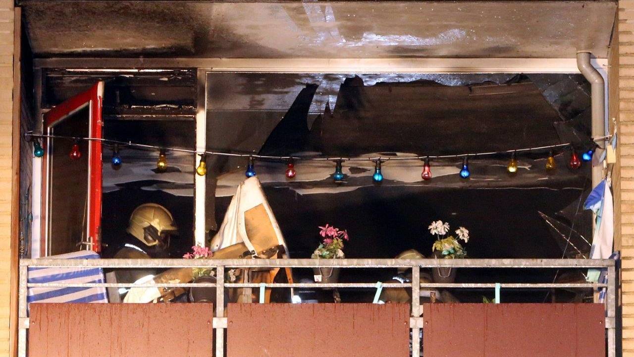 De schade in het appartement in Den Bosch is groot. (Foto: Bart Meesters)