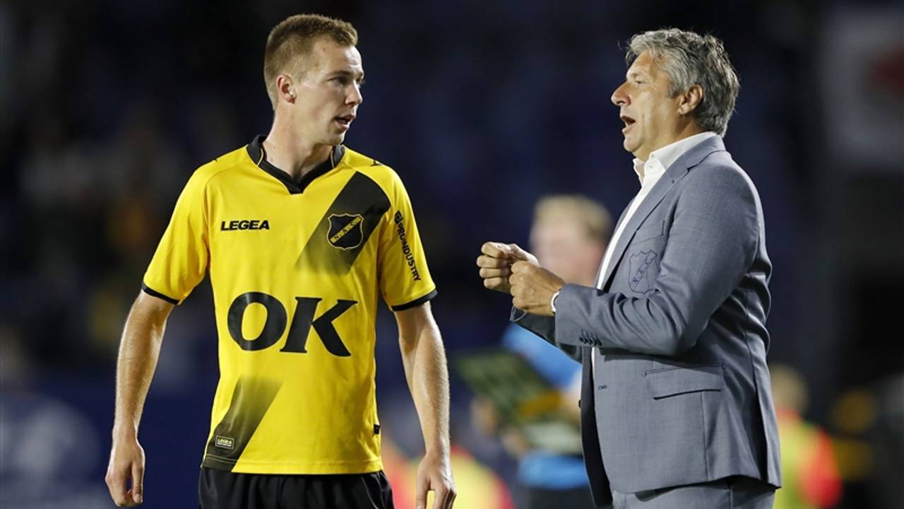 NAC-speler Arno Verschuren en trainer Ruud Brood.