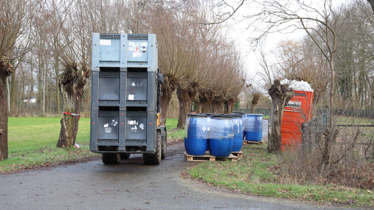 Het lab wordt maandag ontruimd (foto: Marco van den Broek/SQ Vision).