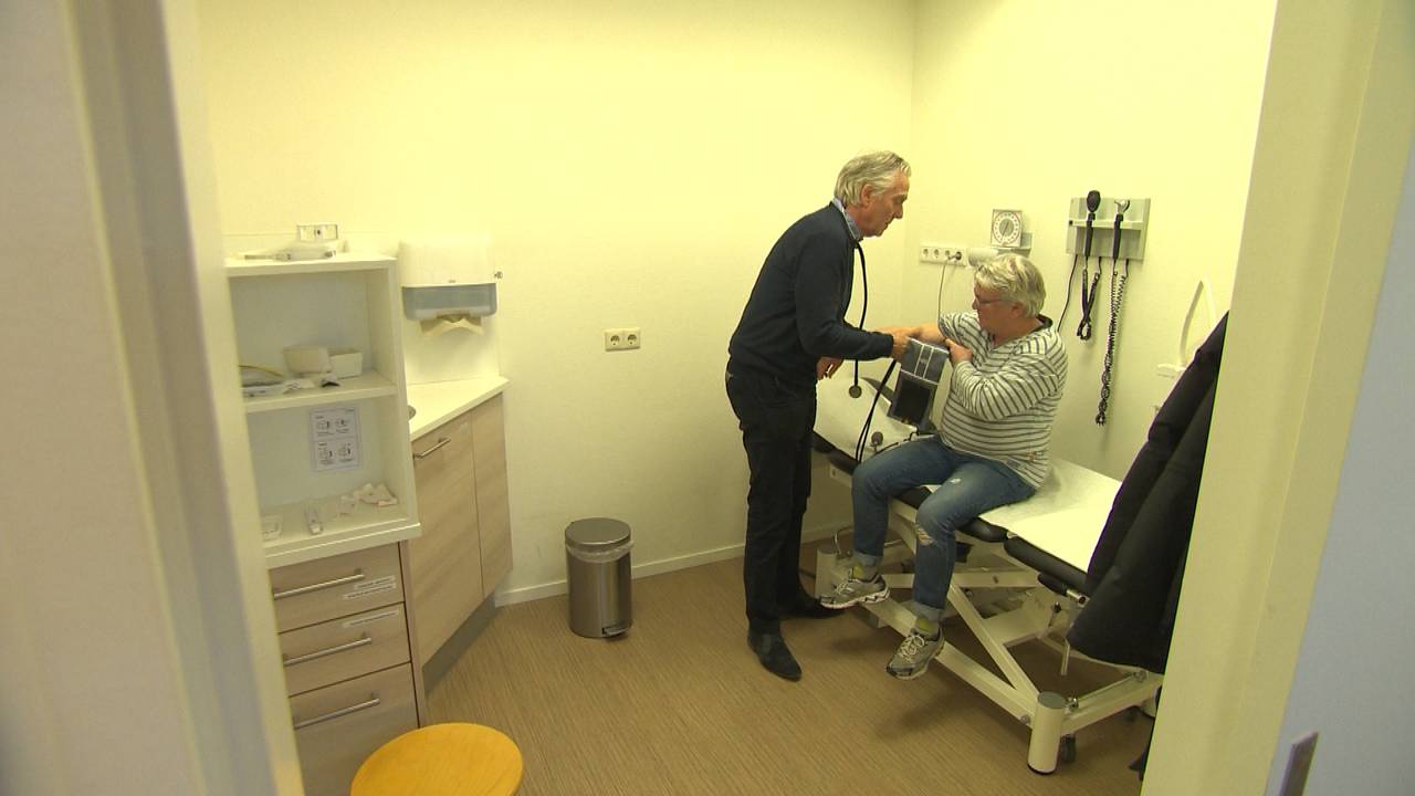 Huisarts aan het werk