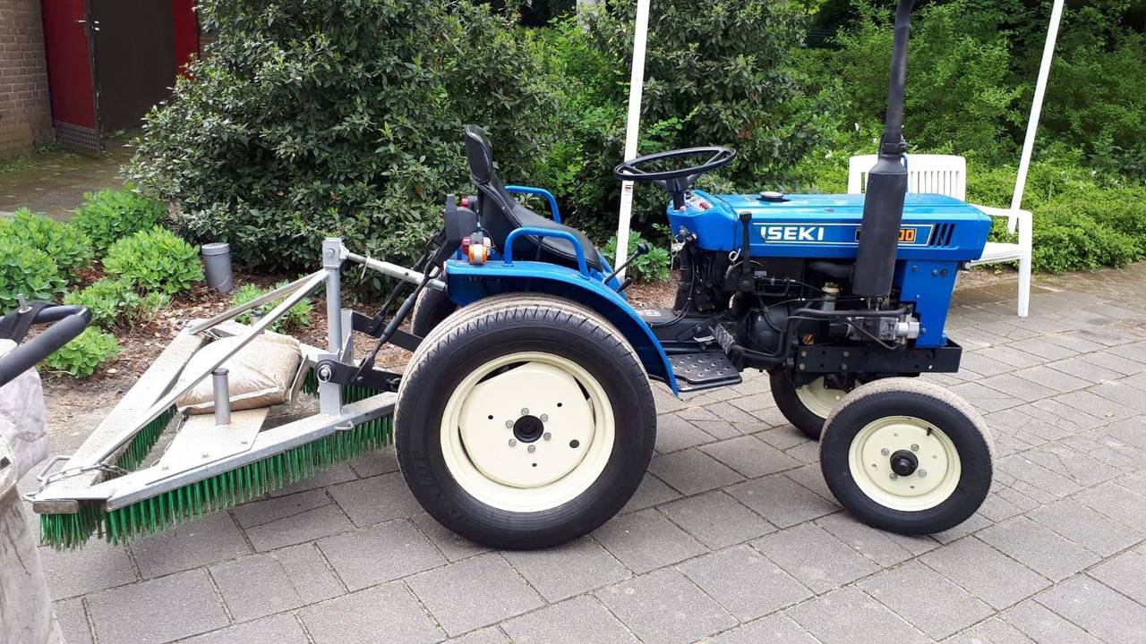 Een van de gestolen tractoren bij de tennisvereniging van Loon op Zand (foto: politie).