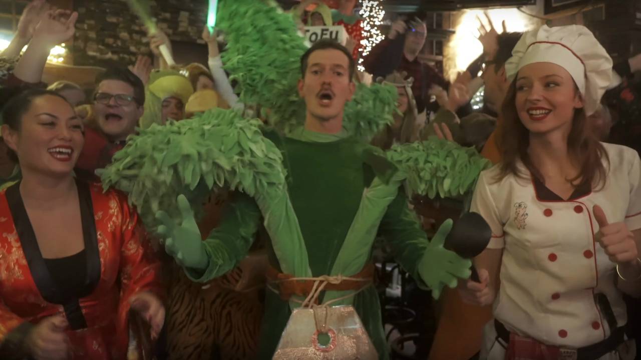 Biologieleraar Bart Stoop als Peter Selie.