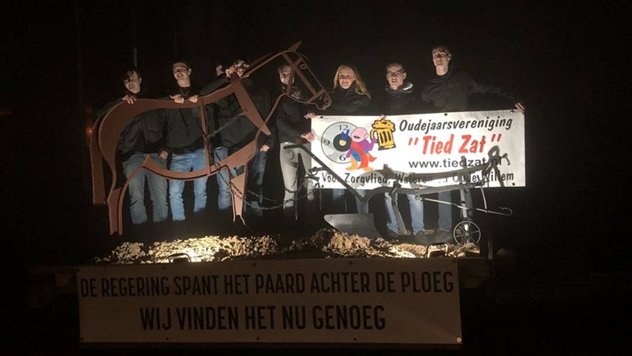 Het beeld staat nu in Zorgvlied (foto: Oudejaarsvereniging Tied Zat).