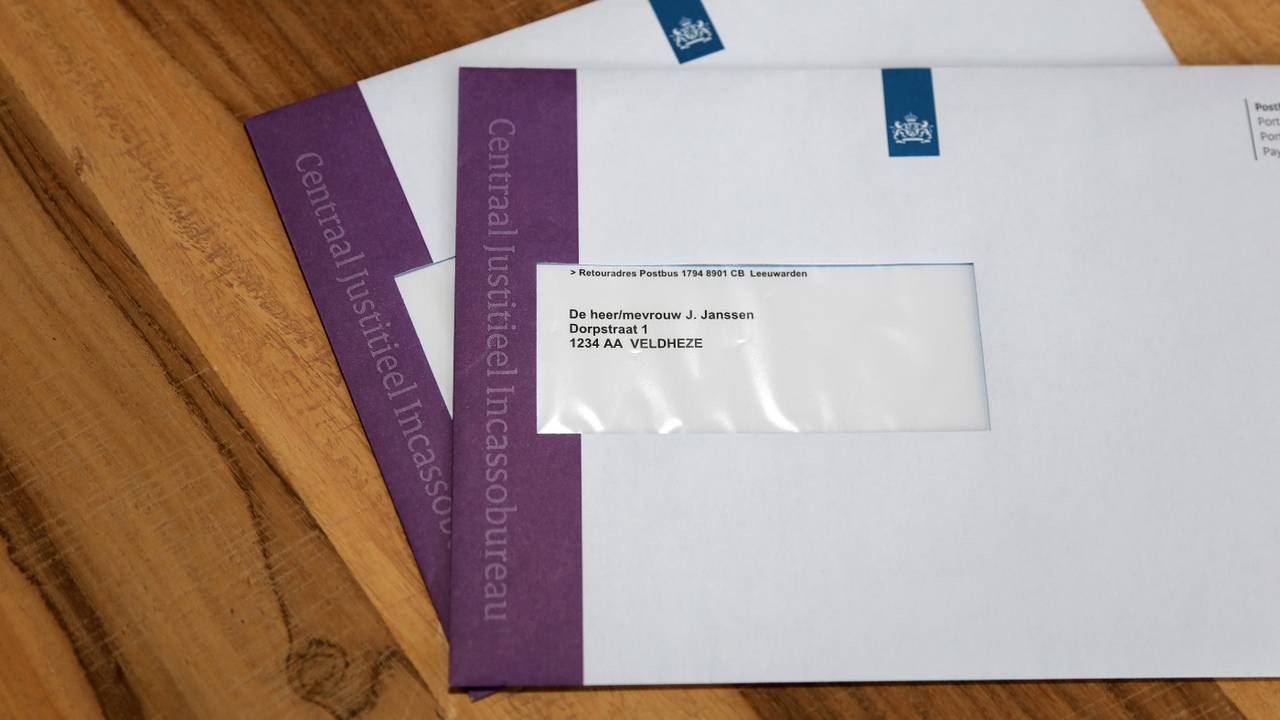 De verkeersboetes gaan met ingang van de nieuwe maand met tien euro omhoog (archieffoto: Karin Kamp).