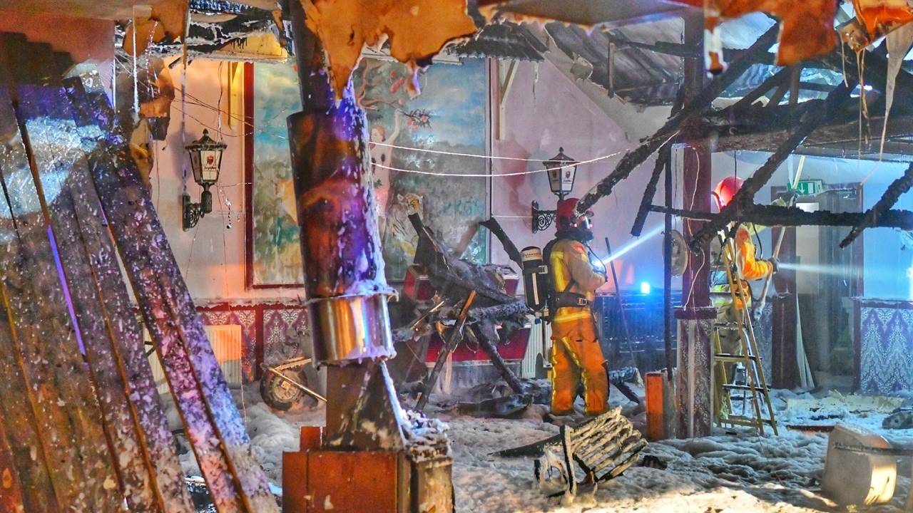 Vlammen uit het stopcontact veroorzaken grote brand in Hof van Heden Omroep Brabant