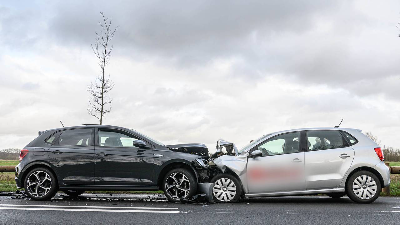 Frontale botsing Bredaseweg Chaam (foto: Tom van der Put / SQ Vision Mediaprodukties).