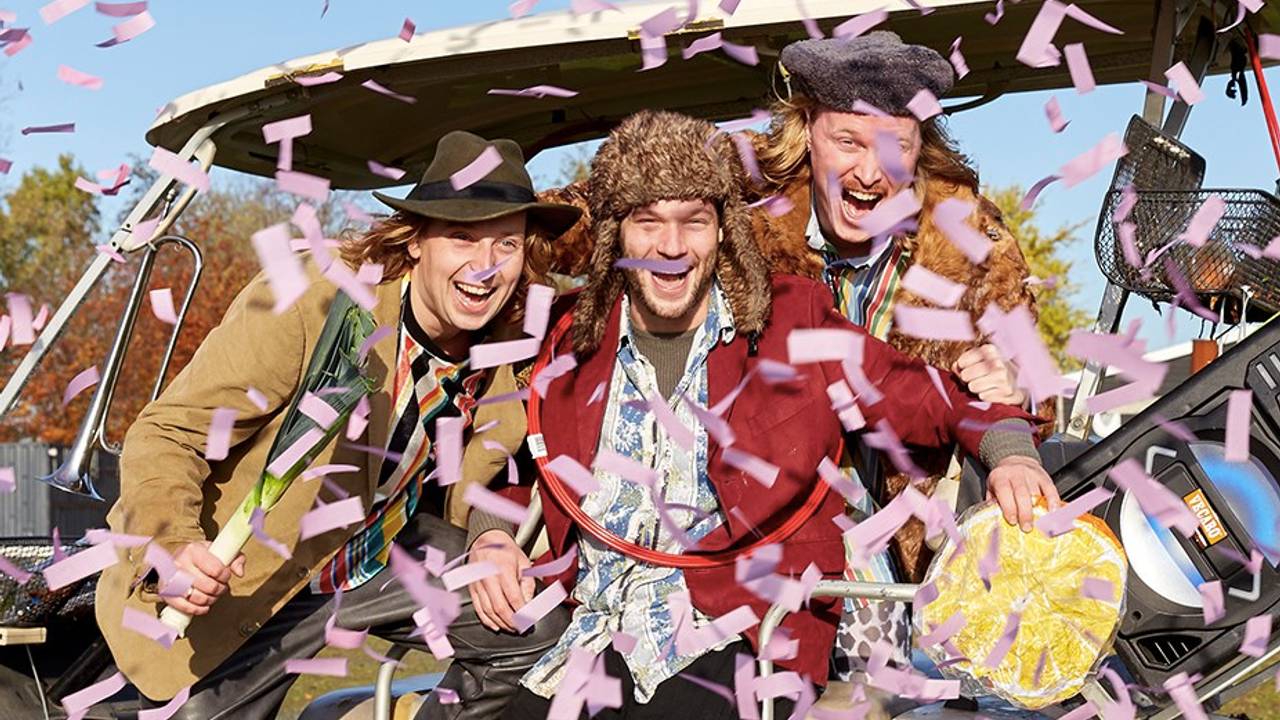 De carnavalszangers hopen dat 'Nie zo mauwen' net zo succesvol is als 'Terug over de Maas'.