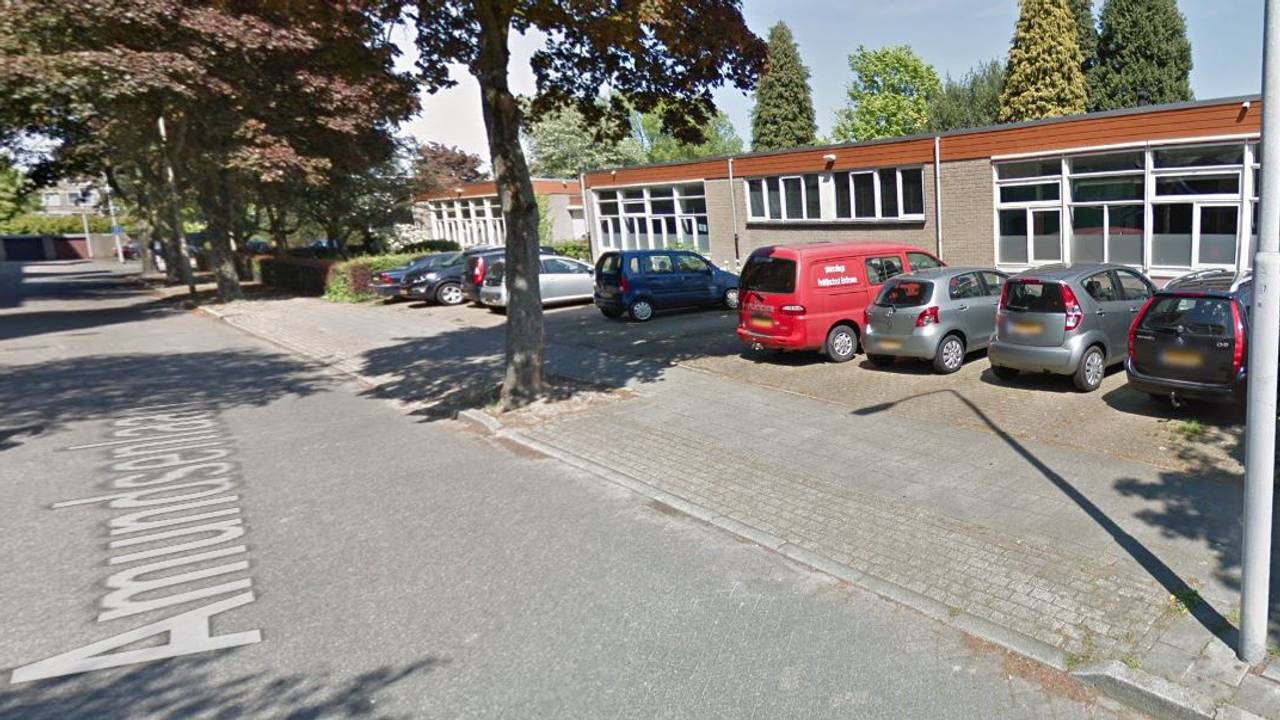 De vechtpartij was net buiten de poorten van de Praktijkschool (foto; Google Maps).