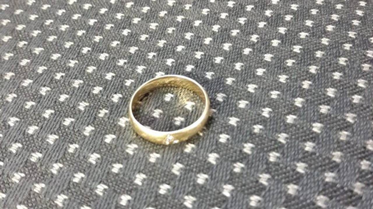 De gevonden trouwring. (Foto: Taxibedrijf Van der Wijst Bladel)