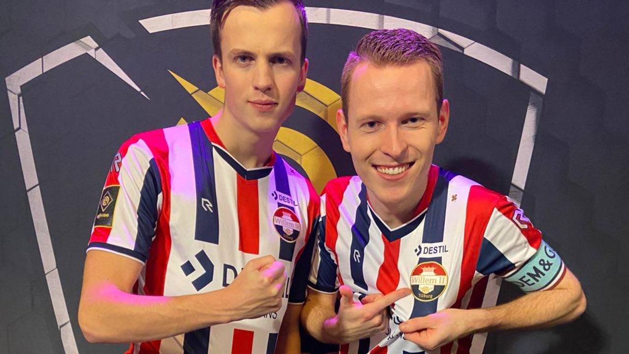 Sem van den Hoof (rechts) met Willem II-ploeggenoot Tim Doleweerd.