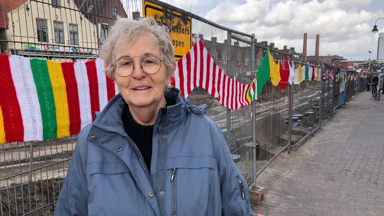Een gebreide sjaal van anderhalve kilometer rond de haven van Zevenbergen.
