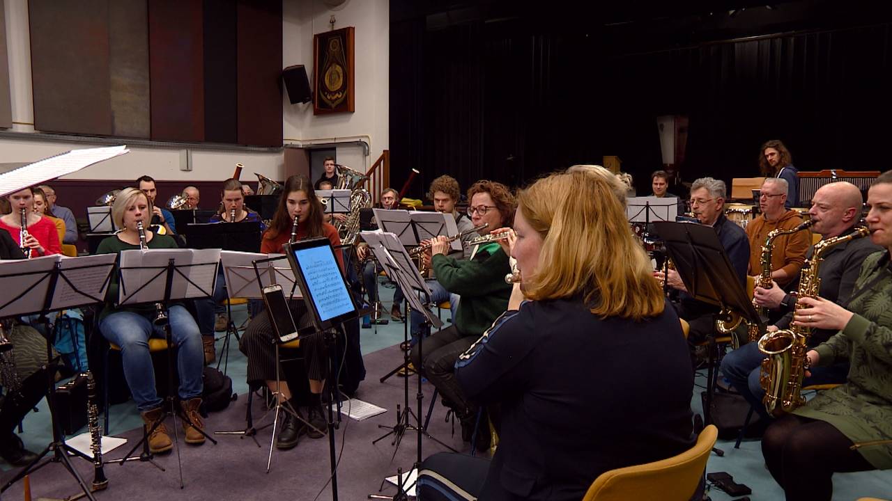 Zeikmeikenrijk heeft zijn eigen 3 Uurkes, maar dan met een orkest