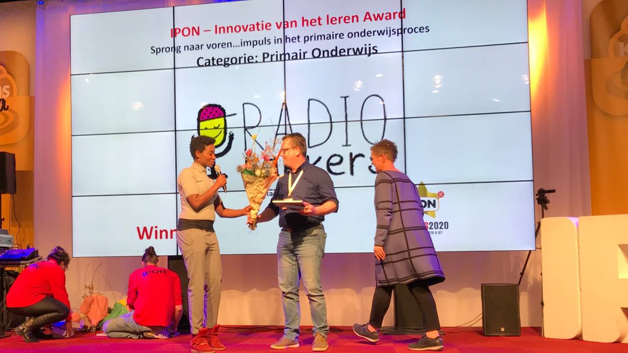 Tjeerd van den Elsen krijgt de IPON Award (foto: IPON).