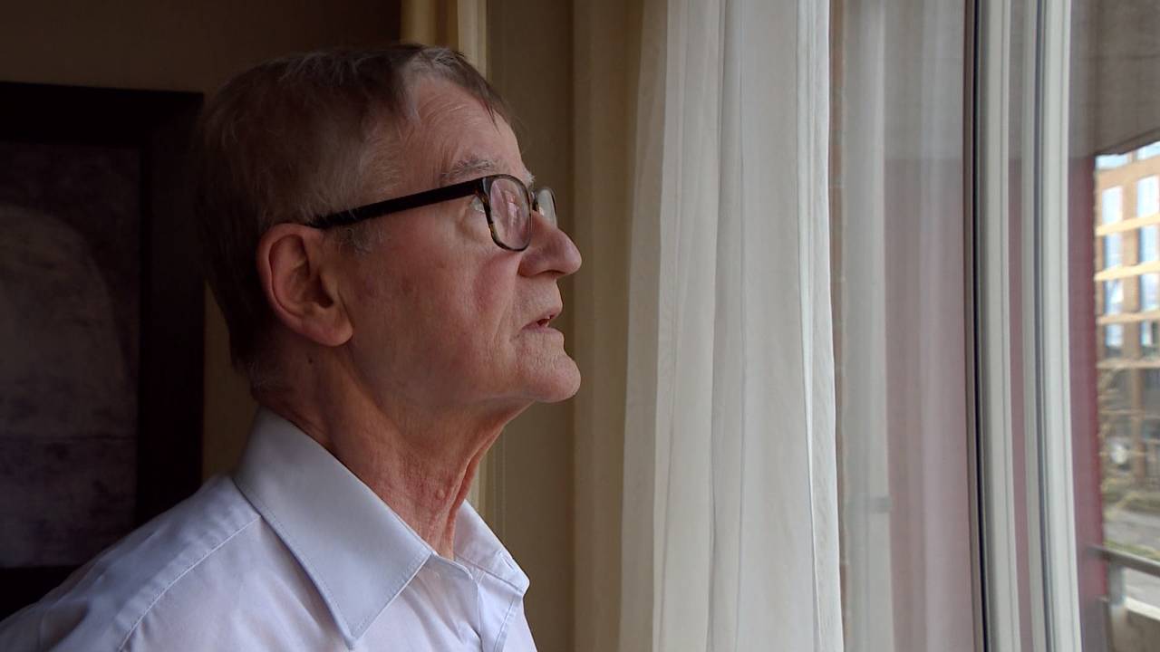 Henk van Dongen zag het vanuit zijn woonkamer gebeuren.