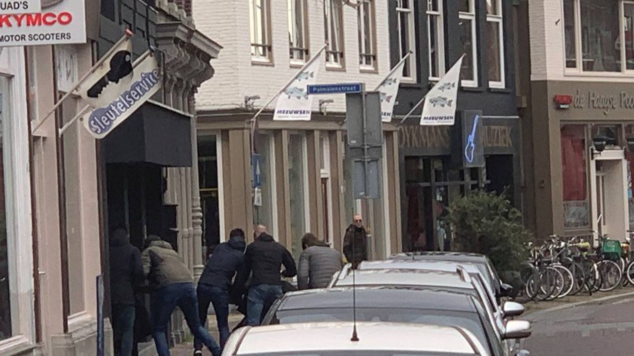 Bij de vecht- en steekpartij in Breda raakte een man flink gewond (foto: politie).
