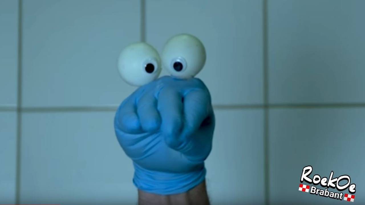 De hand van Roel. (foto: RoekOe Brabant / YouTube)