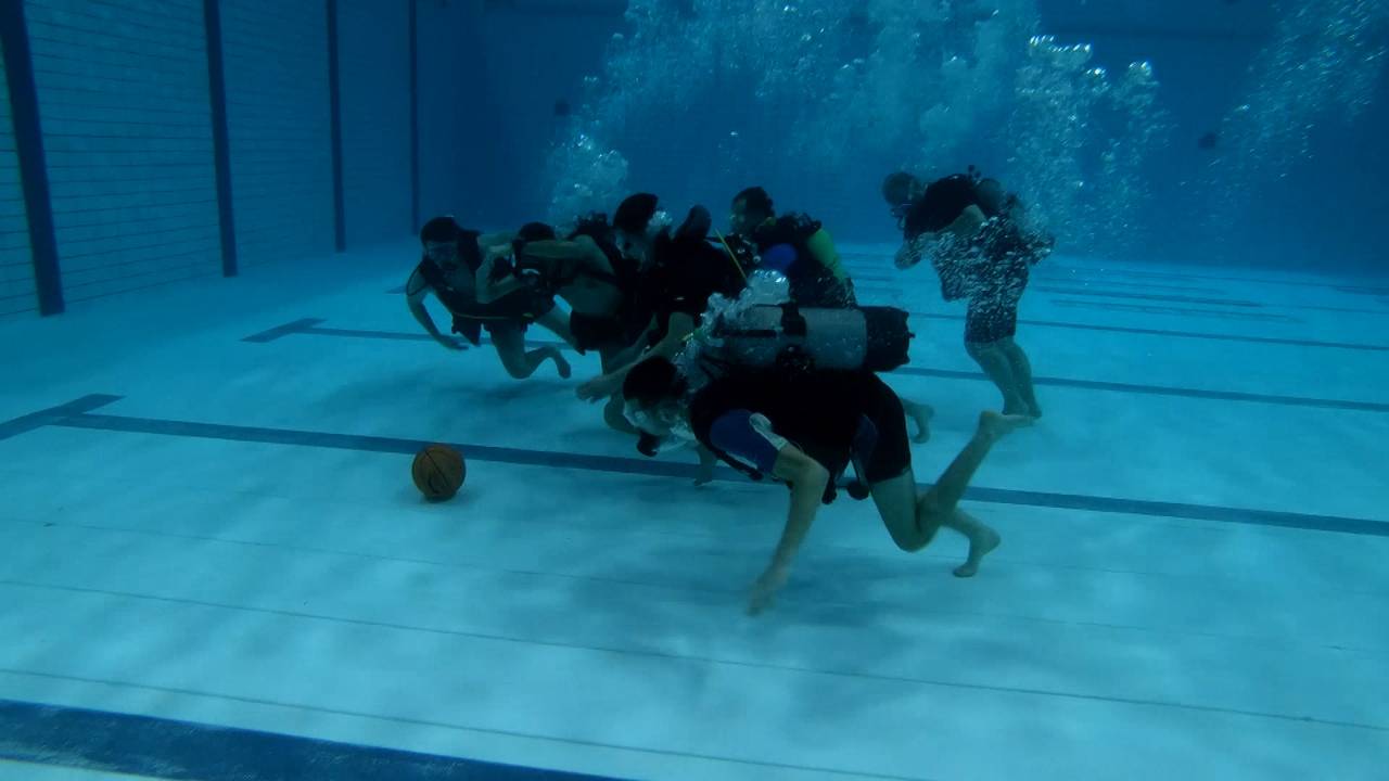 Onderwatervoetbal in Eindhoven