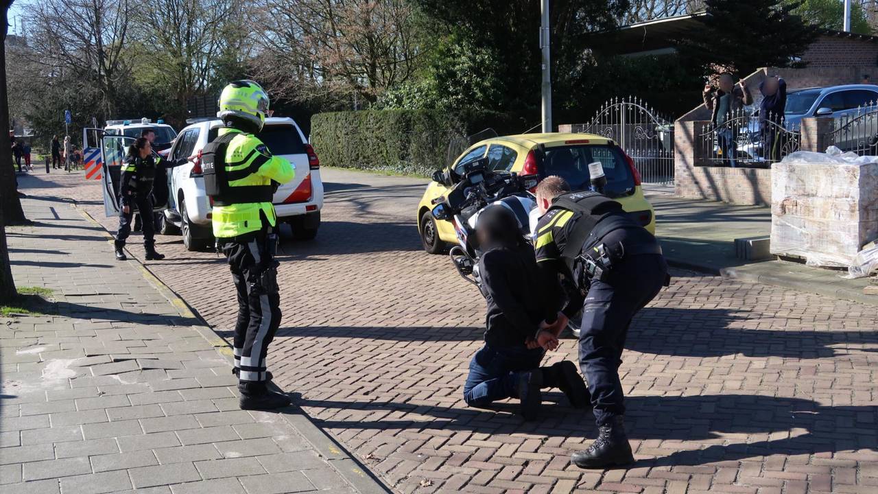 De man is aangehouden. (Foto: SQ Vision Mediaprodukties)