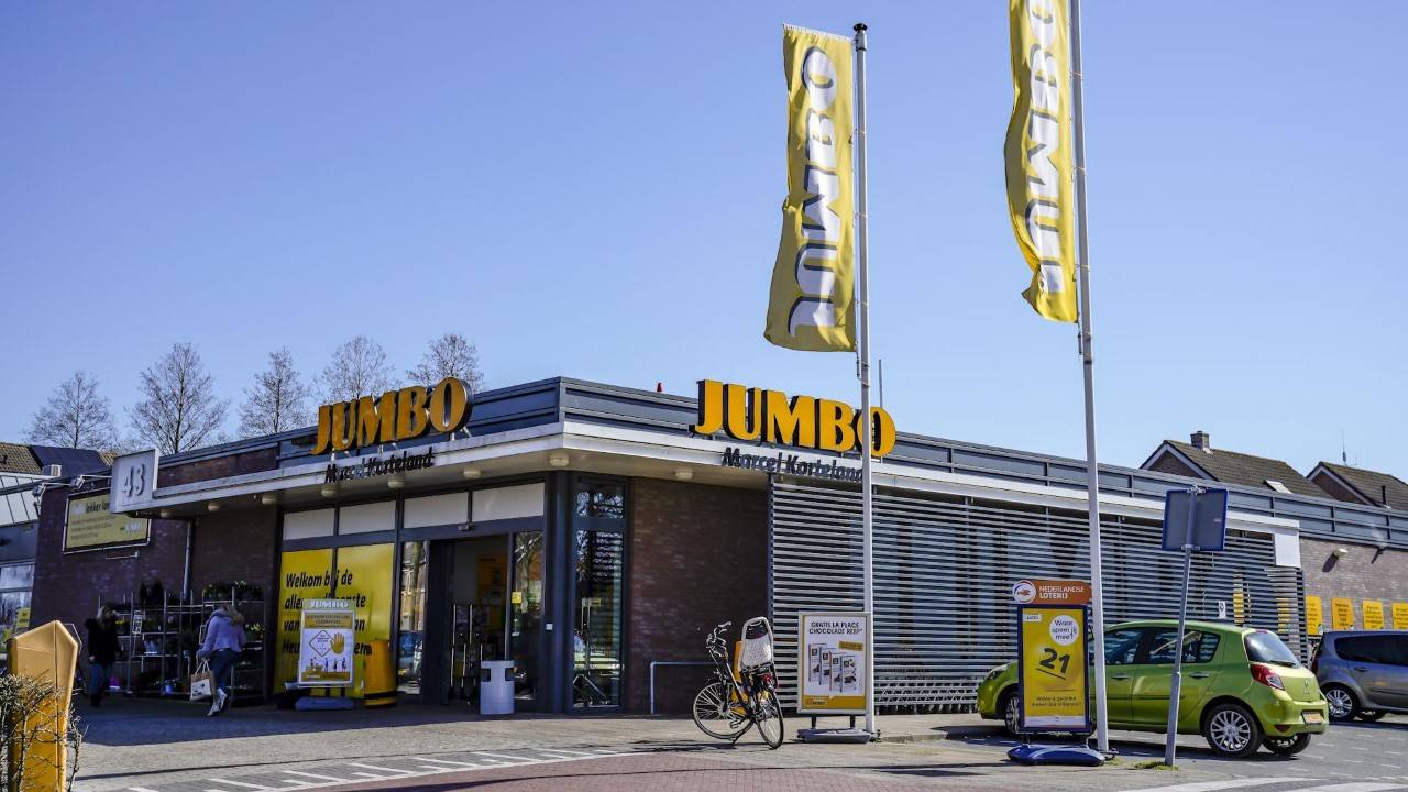 De Jumbo-supermarkt in Hank (foto: Marcel van Dorst/MaRicMedia).