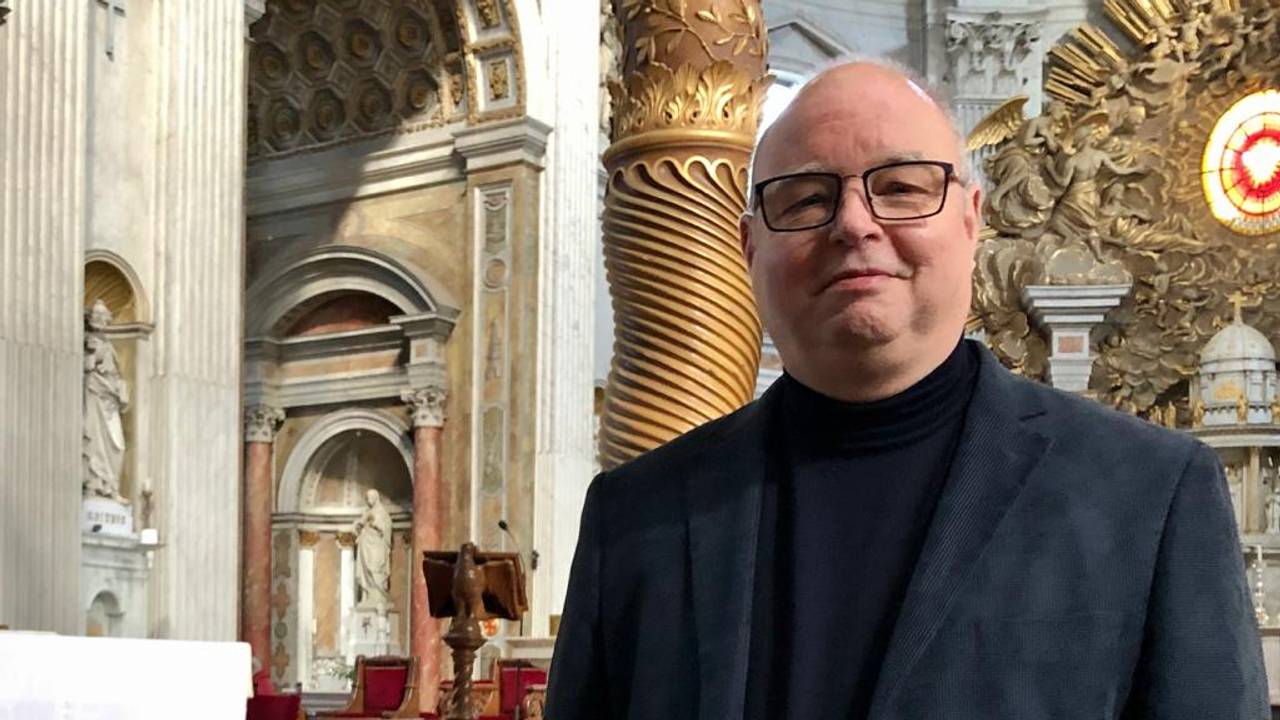 Pastoor Maickel Prasing beleeft bizarre tijden in de kerk (foto: Erik Peeters).