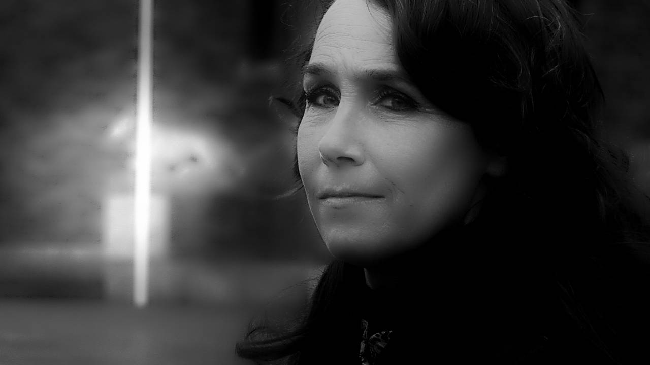 Fuck, ik heb kanker is een boek van de Waalwijkse zakenvrouw Iris die duizend boeken moet verkopen