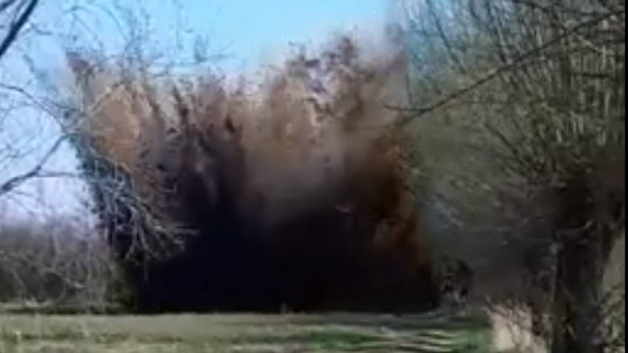 De bom werd door de EOD tot ontploffing gebracht.