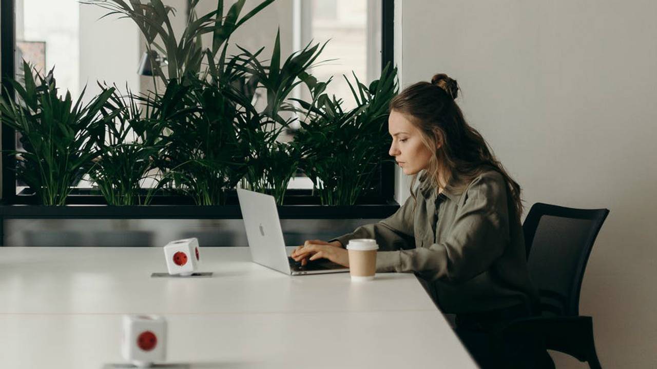 Thuiswerken in coronatijd (foto: Pexels).