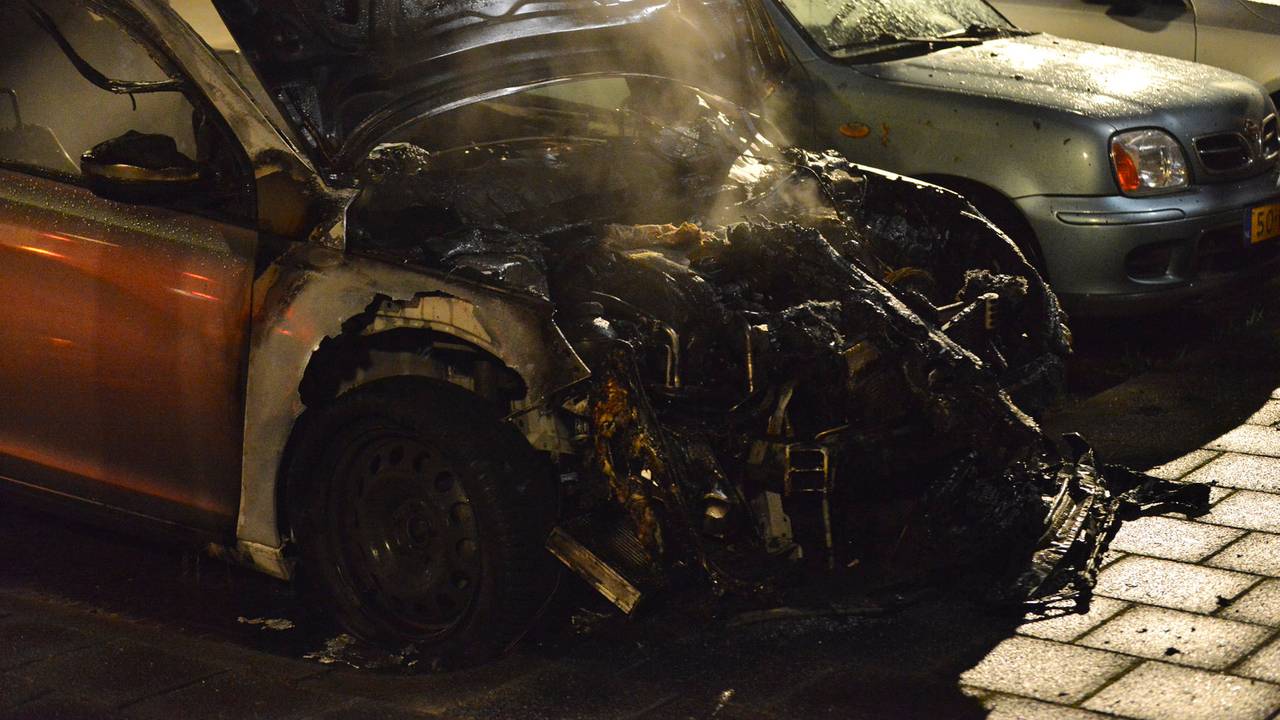 De auto raakte zwaar beschadigd (foto: Perry Roovers/ SQ Vision).