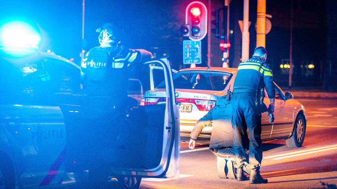 Twee mannen werden op de Boschdijk in Eindhoven aangehouden (foto: SQ Vision).