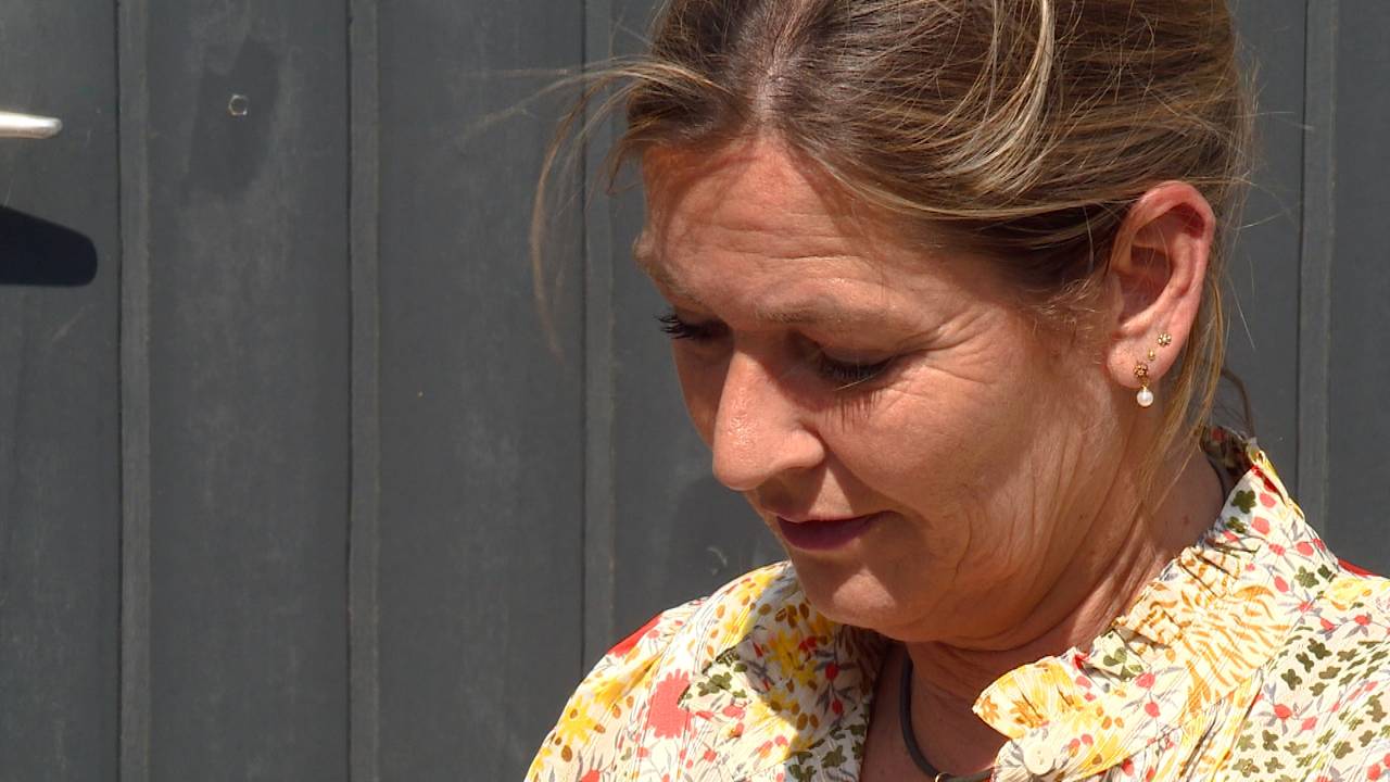 De moeder van Ingeborg Prins zou eigenlijk naar een verpleeghuis moeten.