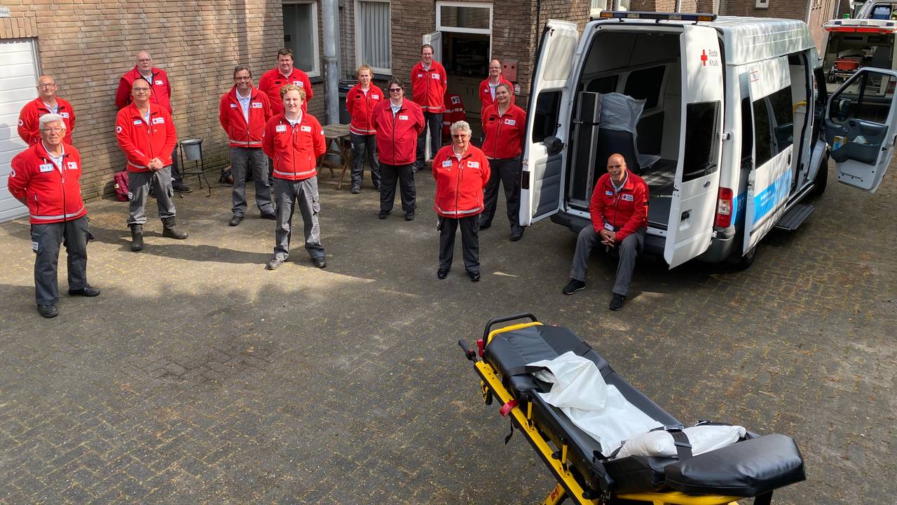 Het Rode Kruis Noordoost-Brabant vervoert coronapatiënten (foto: Thomas Wustman)