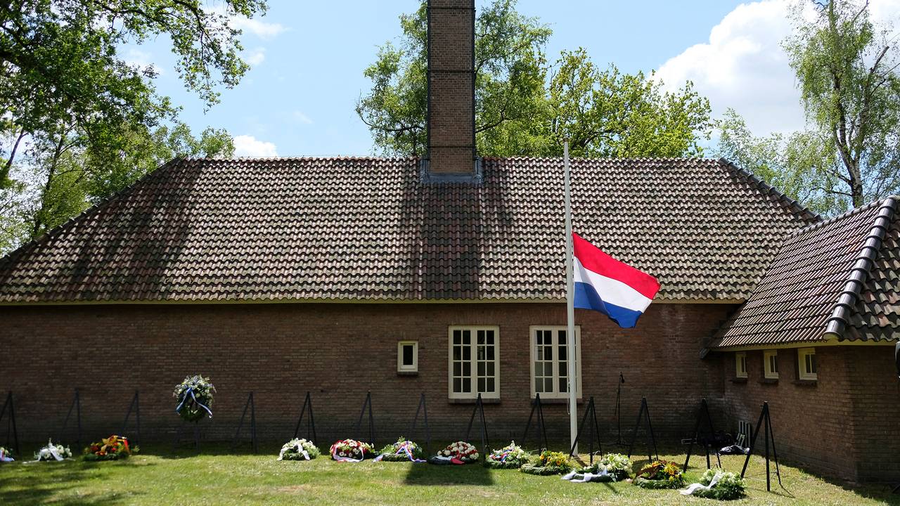 De herdenking bij Nationaal Monument Kamp Vught is op Omroep Brabant te zien