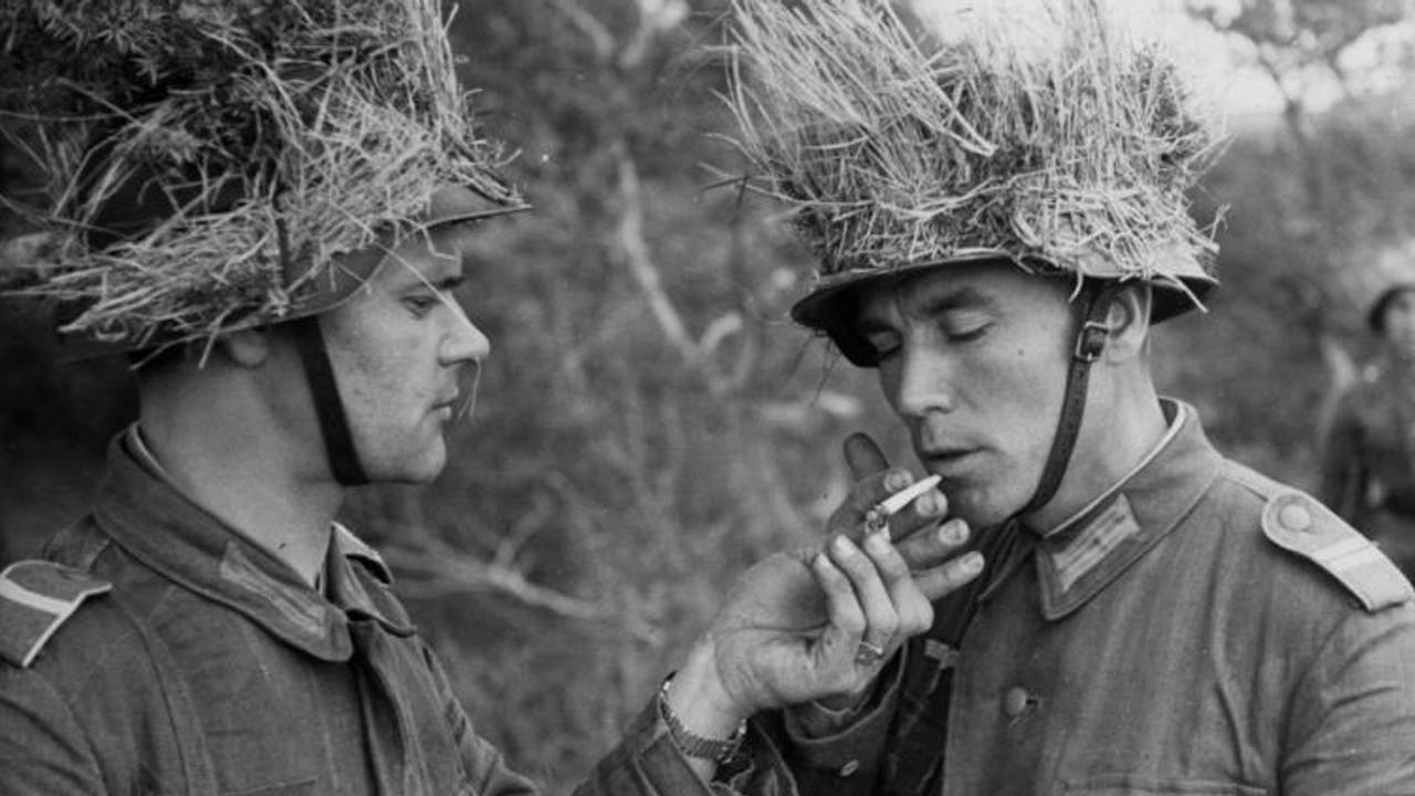 Wolga-Tataren ergens aan het front in Europa in WO2 (foto: Bundesarchiv).