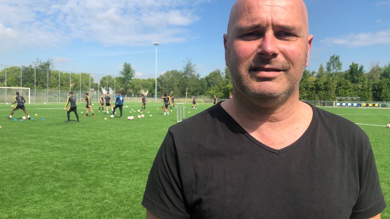 Eric Hellemons, hoofd jeugdopleiding van NAC.