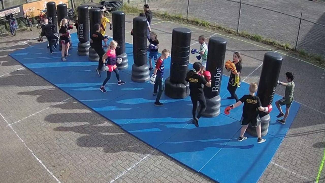 Sporten op anderhalve meter (Foto: Masato Roosendaal).