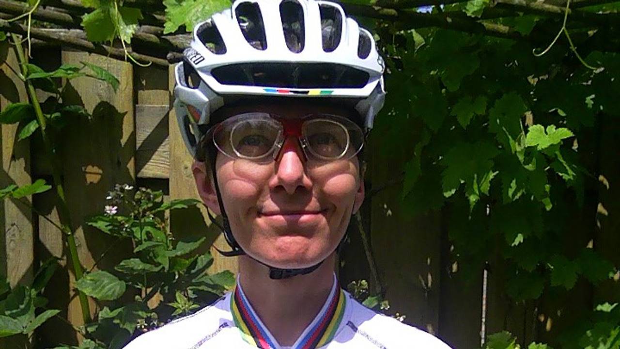 Ook een helm hoort bij de standaarduitrusting (foto: Karen Teuling).