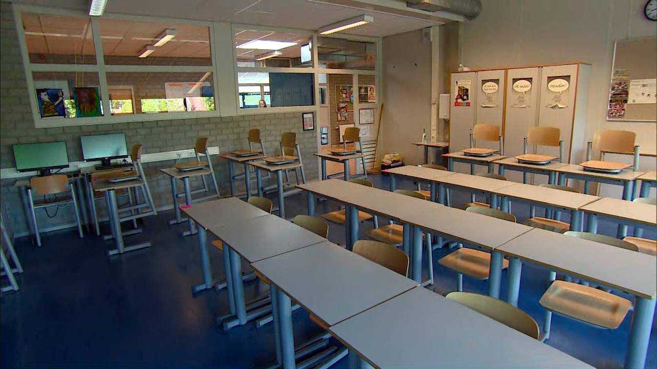 Een lege klas van het Varendonck College.