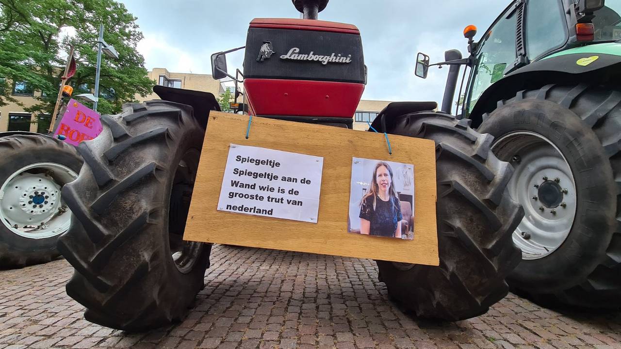 Boosheid richting minister Schouten (archieffoto: Noël van Hooft).