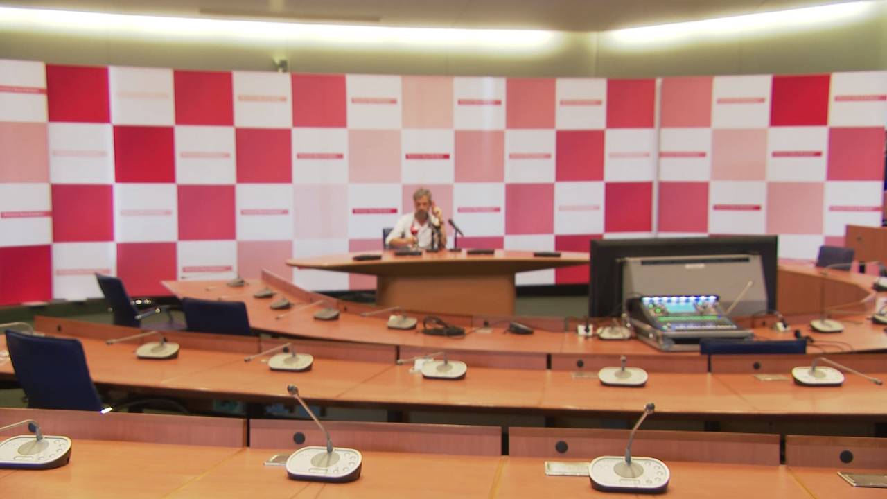 In een bijna leeg provinciehuis werd aangekondigd dat Ina Adema de nieuwe commissaris wordt.