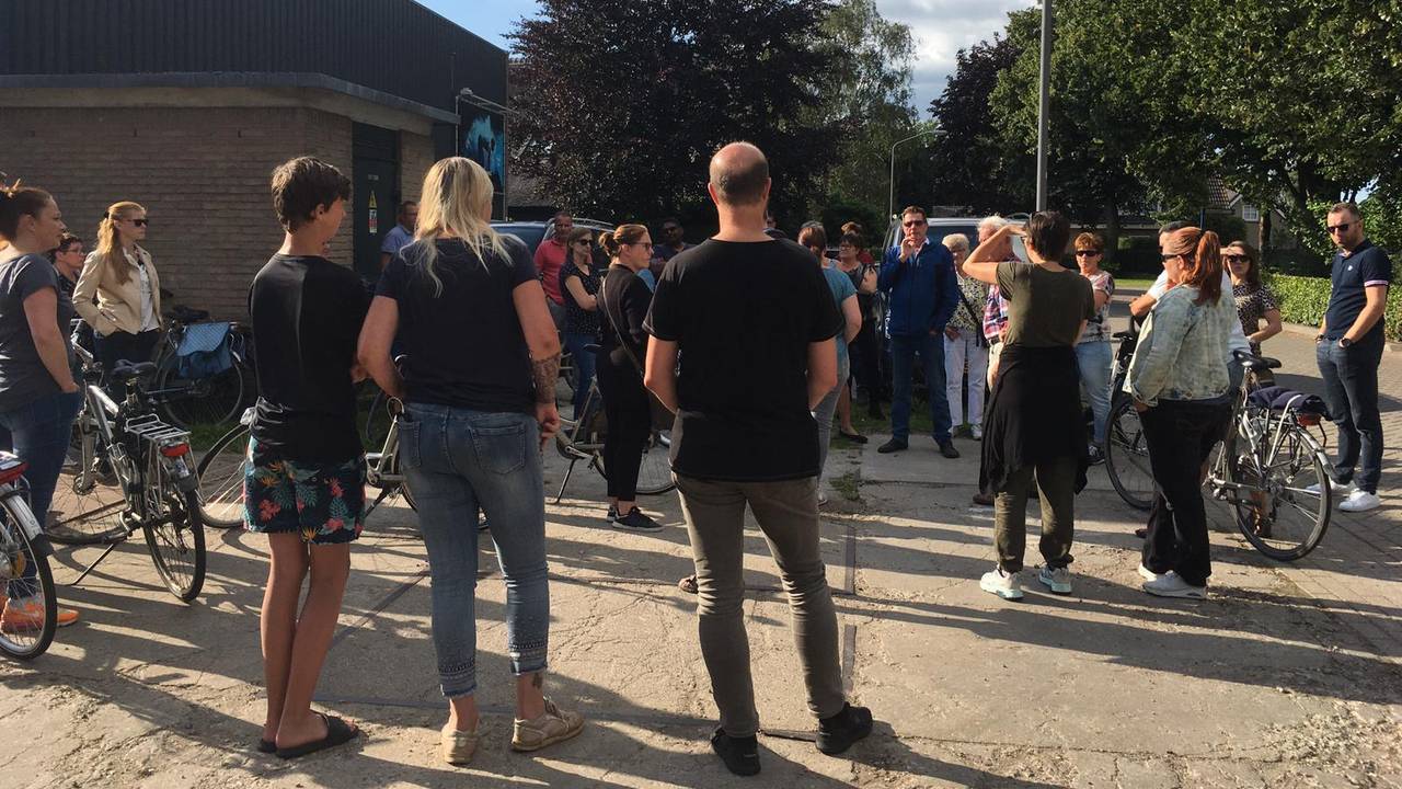 De vrijwilligers verzamelden zich bij een startpunt (foto: Jeroen Ligtvoet).