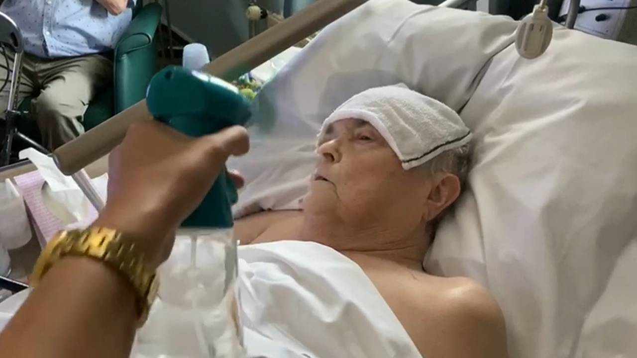 Oma Dieni wordt nu met ventilatoren koel gehouden.