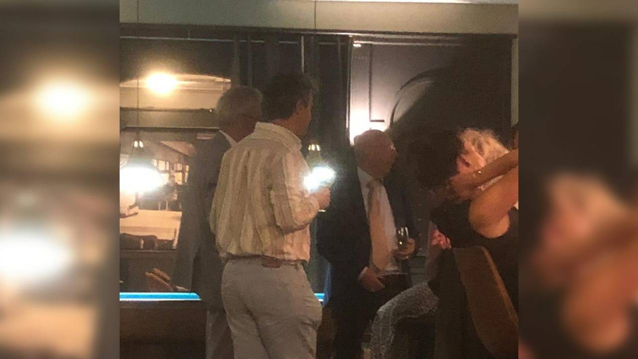 De burgemeester werd op 30 juni gespot in het café (foto: Studio040).