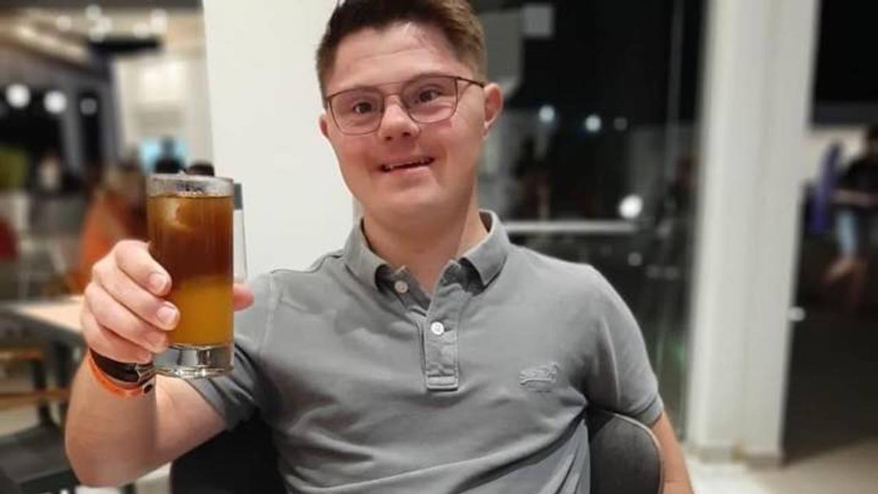 Jeroen gaat zijn eigen 'First Dates' organiseren.