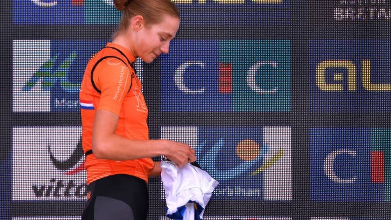 Elise Uijing op het podium.