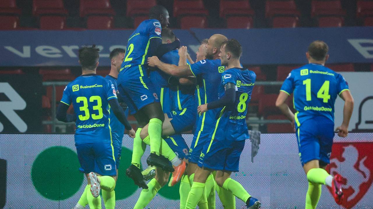 Vreugde bij TOP Oss na de gelijkmaker van Cas Peters (foto: Orange Pictures).