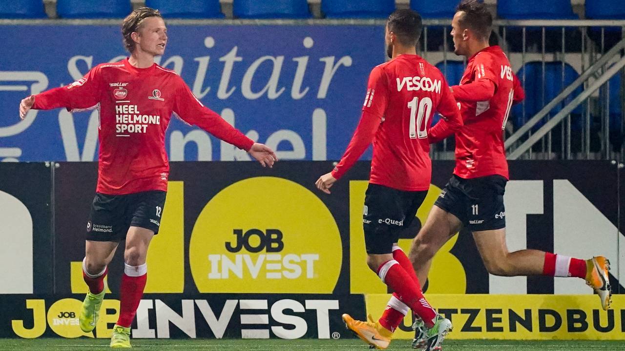 Doelpuntenmaker Van Keilegom (l) viert de eerste treffer (foto: OrangePictures)